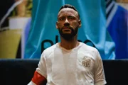 Com busto e estátua, Neymar recebe homenagens no museu do Santos - imagem 2