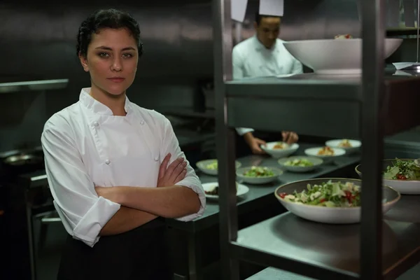 Artigo: precisamos falar da situação feminina nas cozinhas industriais