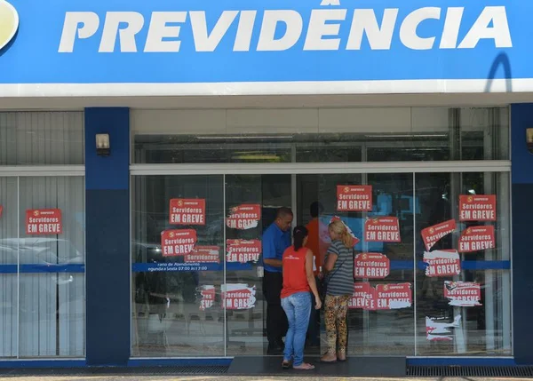 Atendimento do INSS volta ao normal, mas perícias atrasam