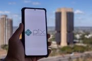 Pix, sucesso absoluto no Brasil, é considerado uma "revolução" no sistema de pagamentos e transferências financeiras