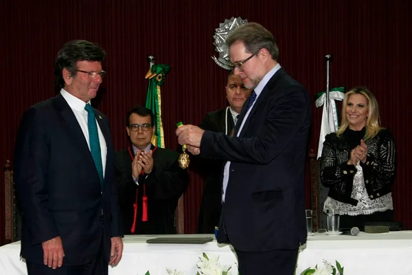 Por reajustes, Toffoli e Fux propõem a Temer fim de auxílio-moradia