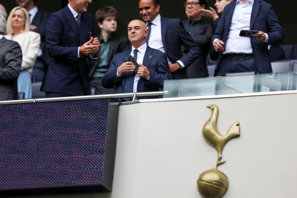 Presidente do Tottenham Hotspur, Daniel Levy, durante a partida da Premier League entre Tottenham Hotspur e Bournemouth no Tottenham Hotspur Stadium em 30 de agosto de 2025 em Londres, Inglaterra.