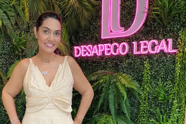 Imagem colorida de Francine Costa Prado, dona do brechó Desapego Legal, acusado de aplicar golpes em clientes. - Metrópoles