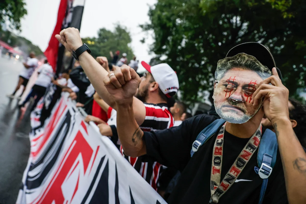 Ex-presidente do SPFC faz BO após ter conta derrubada em rede social - imagem 13 Ex-presidente do SPFC faz BO após ter conta derrubada em rede social - imagem 13