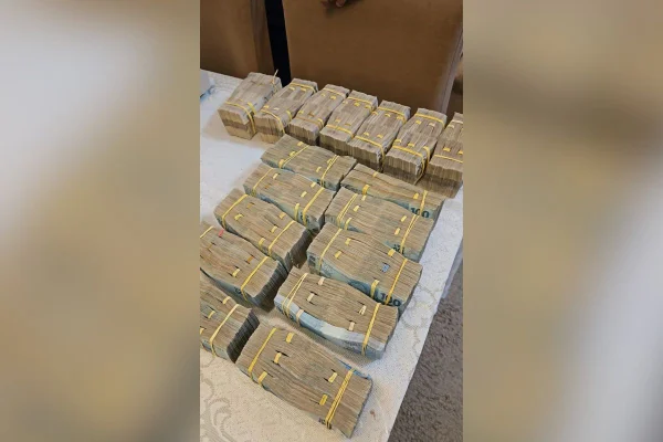 Dinheiro encontrado na casa de policial preso