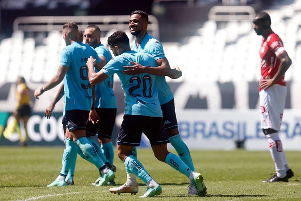 Botafogo vence Vila Nova