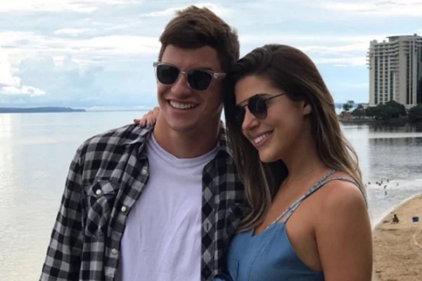 Ex-BBB Manoel faz declaração de amor para Vivian Amorim