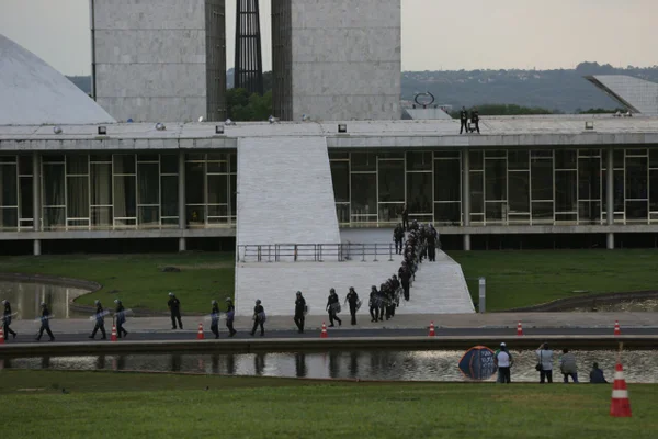 Temendo manifestações, Senado investirá R$ 537,5 mil em grades