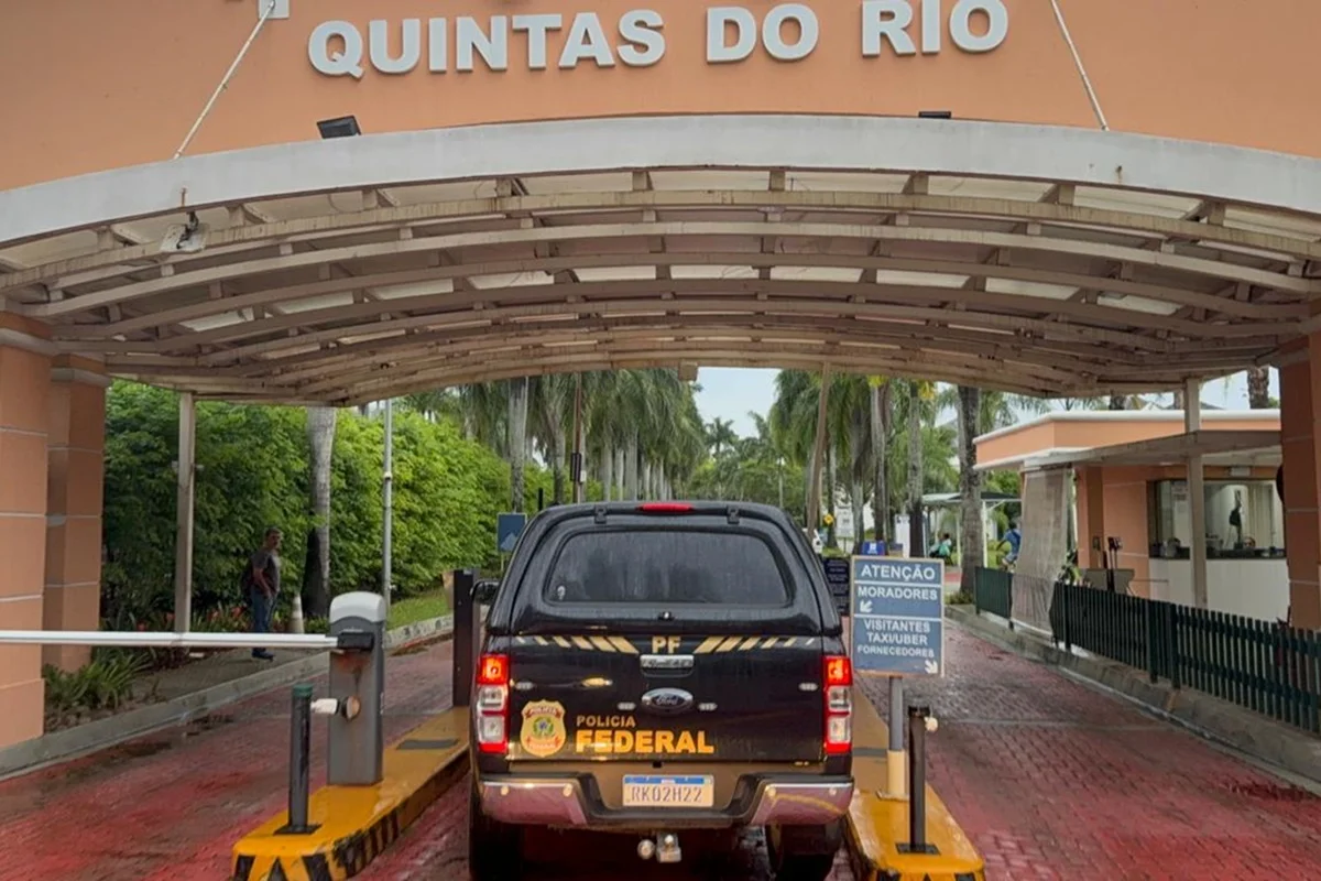 Agentes da Polícia Federal estiveram em vários endereços pelo Rio Agentes da Polícia Federal estiveram em vários endereços pelo Rio