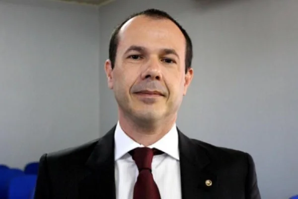 Foto colorida de juiz Ivan Lúcio Amarante - Metrópoles