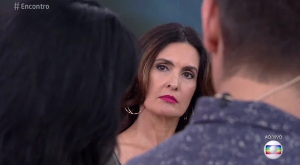 Discussão entre cantora gospel e mágico gera climão no “Encontro”