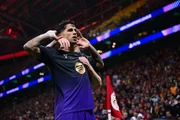 João Cancelo comemora gol pelo Barcelona João Cancelo comemora gol pelo Barcelona
