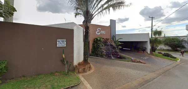 Fachada do Eros Motel em Aparecida de Goiânia, onde homem morreu ao tentar pular o muro