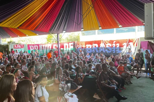 Tricolores se reúnem em Brasília na torcida pelo Fluminense no Mundial