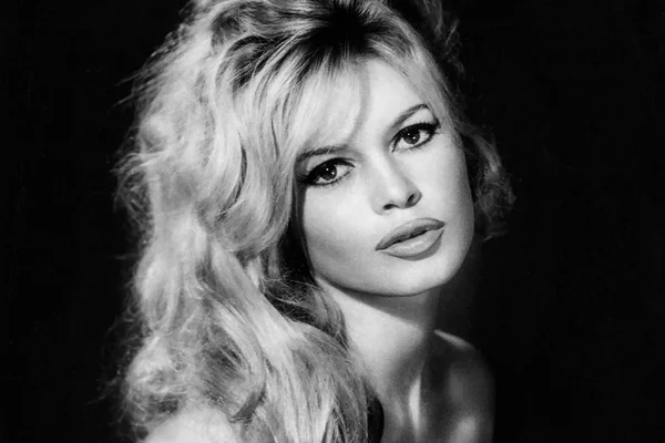 foto com cor. estilo brigitte bardot - metrópoles