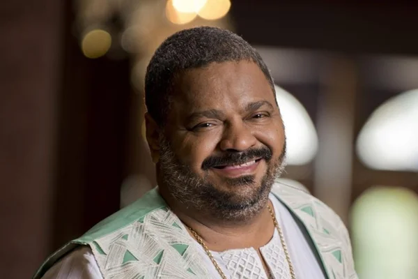 Foto colorida de Arlindo Cruz sorrindo - Metrópoles