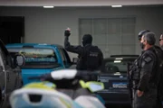 Youtuber costuma ostentar carros importados