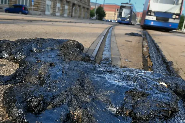 Imagem colorida de calor extremo que derreteu asfalto