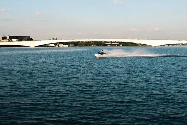 Ponte sobre lago