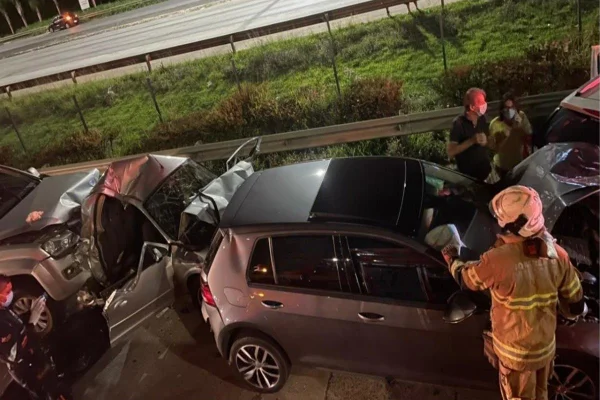 Cavalo invade pista, causa acidente e deixa morto e feridos em BH