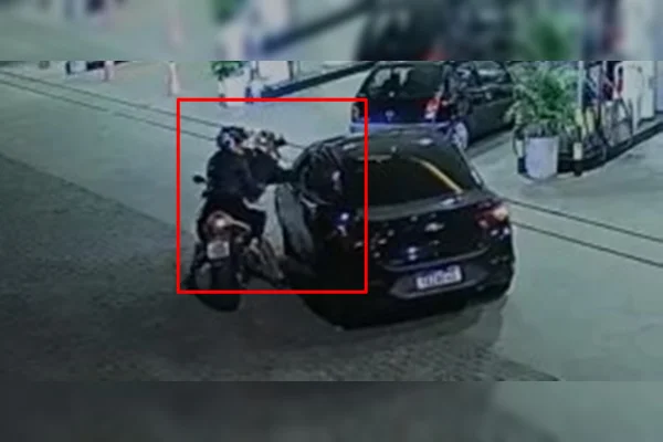 Mulher leva tapa de motociclista após confusão de trânsito no DF