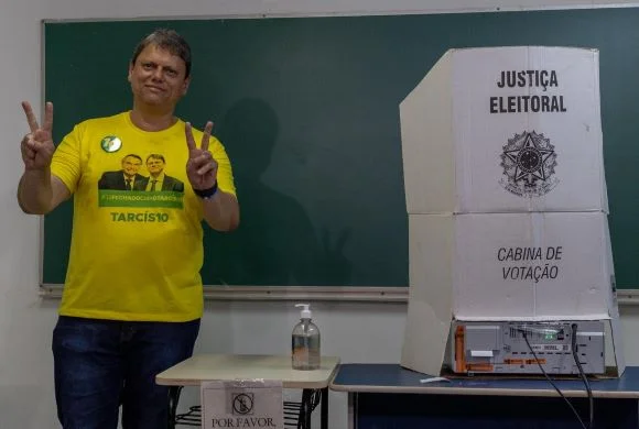 Tarcísio vota no interior de SP: “Fomos tomados pelo otimismo”
