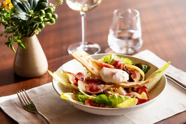 B Hotel apresenta novo restaurante, Térreo