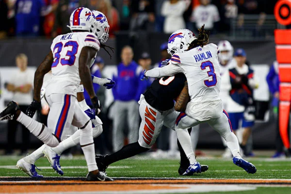 Choque entre atletas do futebol americano da NFL