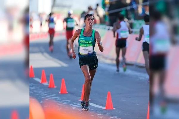 Brasiliense Caio Bonfim conquista o bronze no Mundial de Atletismo