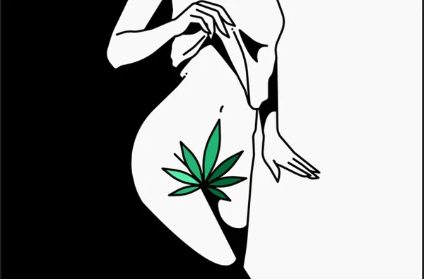 Mulher com folha de maconha