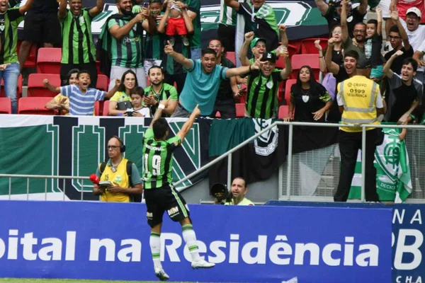 Em clássico eletrizante, América-MG vence o Cruzeiro na Arena BRB Mané Garrincha