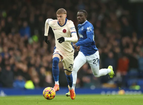 Imagem colorida de jogo entre Chelsea e Everton- Metrópoles