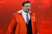 Geraldo Luís se apresentou usando uma capa vermelha