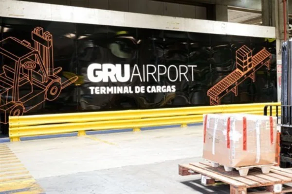 Aeroporto de Guarulhos suspende recebimento de cargas após atrasos