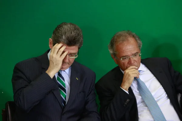 Bolsonaro diz que pode demitir Joaquim Levy do BNDES na segunda-feira