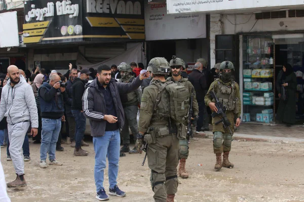 Militares impedem que palestinos entrem em campo de refugiados em Jenin. na Cisjordânia - Metrópoles