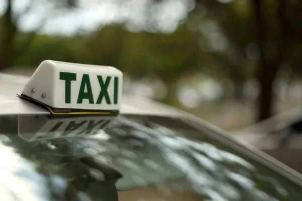 RJ: taxista é preso após cobrar corrida de R$ 3,4 mil de alemães
