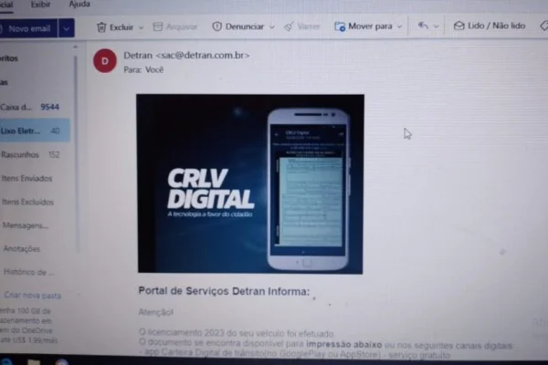 Detran-DF chama a atenção para golpe do envio do CRLV por e-mail