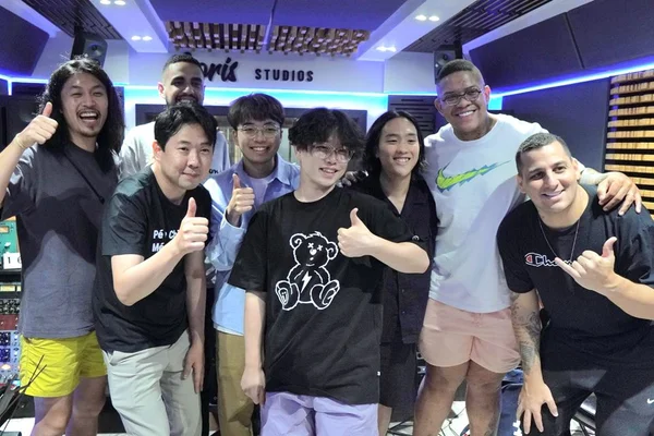 Vídeo: Di Propósito canta música com famoso grupo de pagode coreano