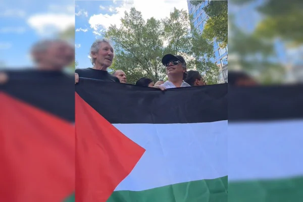 Reprodução de imagem colorida do presidente da Colômbia, Gustavo Petro, e o músico Roger Waters - Metrópoles