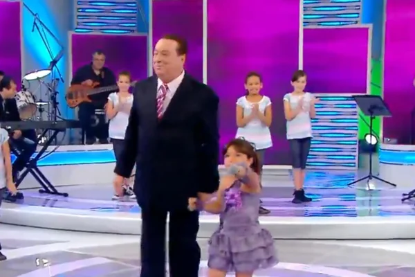 Raul Gil homenageia Yasmin e lamenta: “Por que não veio falar comigo?”