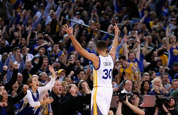 Warriors vence em casa e iguala recorde do Chicago Bulls de Michael Jordan