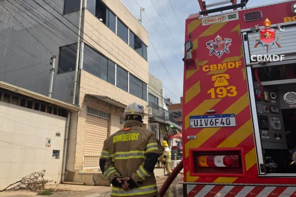 Incêndio em apartamento mobiliza cinco viaturas dos bombeiros no DF