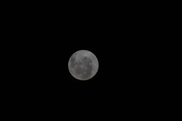 Artemis II: Nasa divulga foto inédita da Lua registrada por humanos