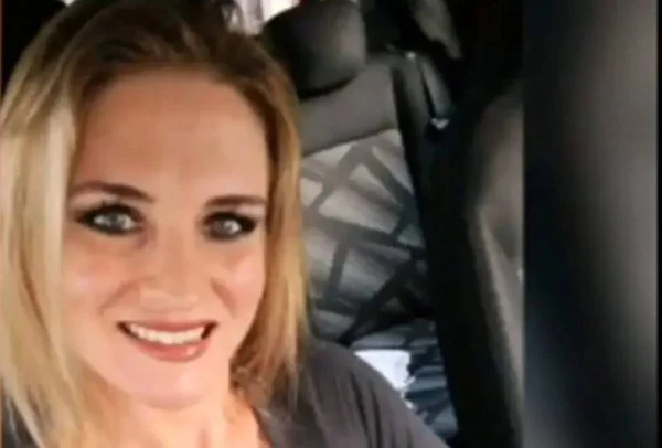 Vídeo mostra homem abandonando carro com mulher morta no porta-malas