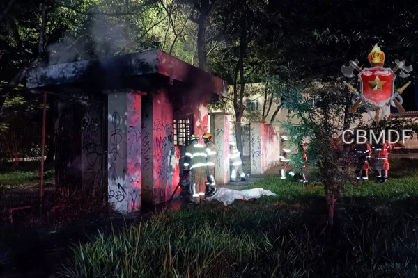 Corpo carbonizado é encontrado após incêndio em parque do DF
