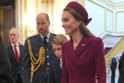 O motivo da ausência de Kate na turnê de William envolve o cuidado com os três filhos O motivo da ausência de Kate na turnê de William envolve o cuidado com os três filhos