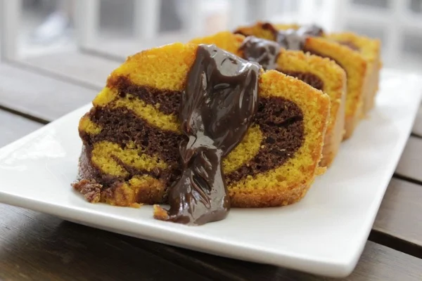 Delícia: faça a receita do bolo de cenoura com calda de chocolate