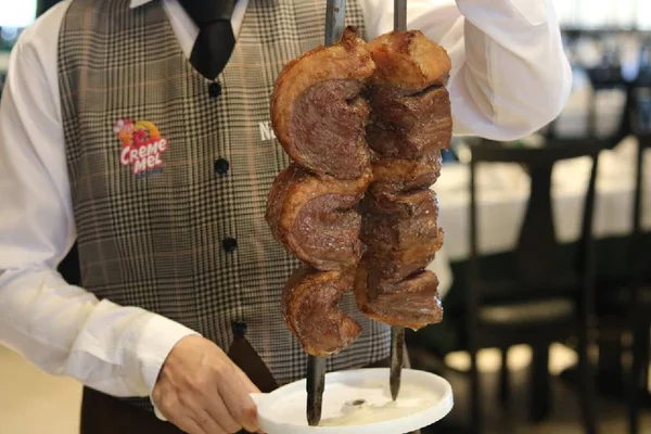 Segredos dos restaurantes: porque os rodízios fazem tanto sucesso no Brasil?