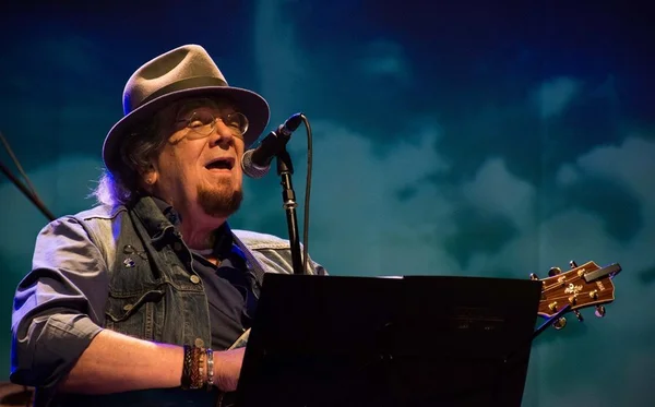 Morre o cantor e compositor Tavito Carvalho, aos 71 anos